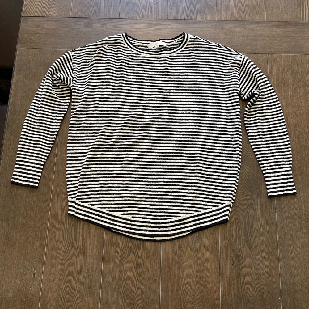 Loft Women’s Black and White Lightweight Sweater. Size M